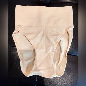 NWOT Skims Core Control Shapewear Brief SKIMS Size S/M Color Clay